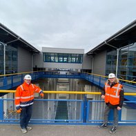 Trough successfully hoisted for the first time at the new Niederfinow boat lift