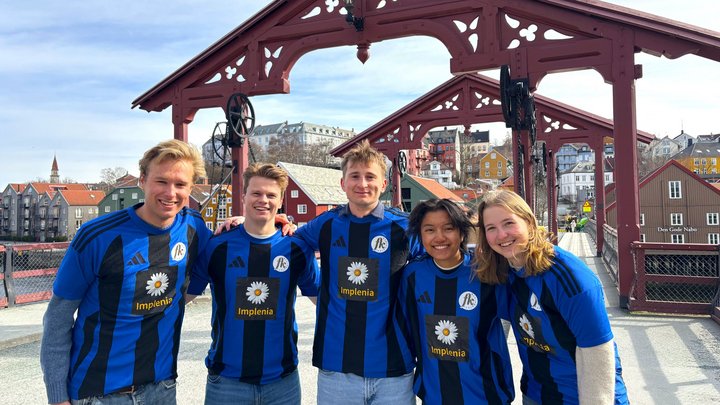 Kampen om hodene: Sponser studentfotballen ved NTNU