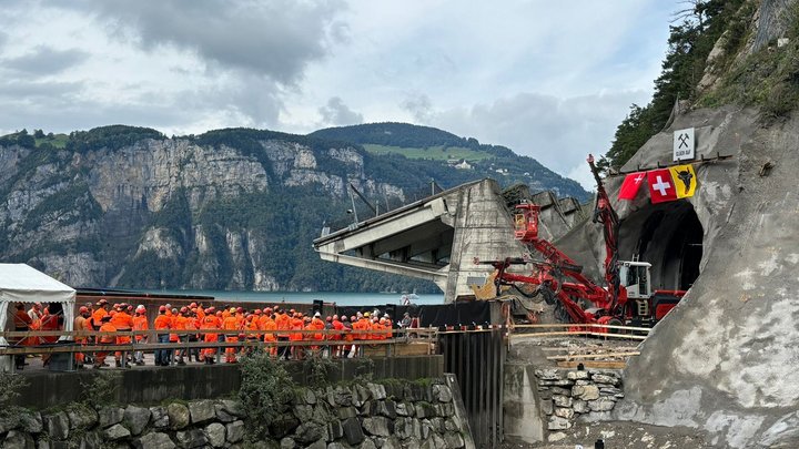First blasting at the Sisikon tunnel