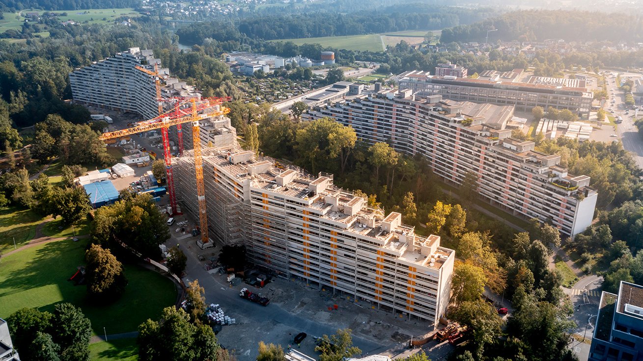 Blick auf die Wohnsiedlung Telli in Aarau, Schweiz, aus der Vogelperspektive