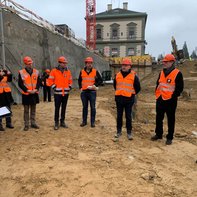 La ville, les CFF et Implenia posent ensemble la première pierre du nouveau quartier de la gare de Liestal 