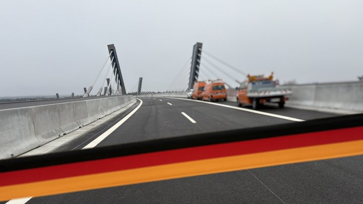 Le pont en béton armé "Overfly" officiellement inauguré